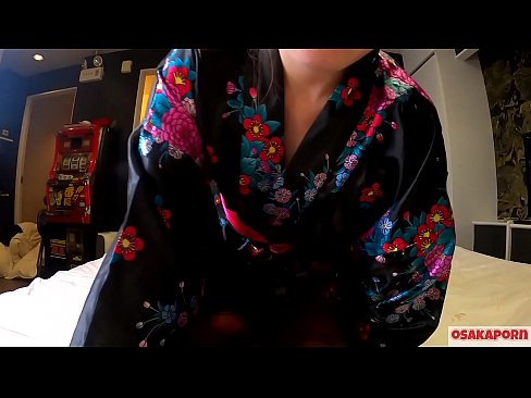 ❤️ Vajza e re cosplay pëlqen seksin deri në orgazmë me një shiringë në një kalorës dhe një blowjob. Vajzë aziatike me pidhi leshtore dhe cica të bukura me kostum tradicional japonez në video amatore që tregon masturbim me lodra qij. Sakura 3 OSAKAPORN. Video porno në sq.milfnut-net.ru ❌️