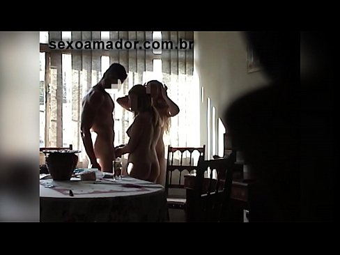 ❤️ Miqtë e seksit ftojnë një burrë gjigant dhe një treshe me të Video porno në sq.milfnut-net.ru ❌️