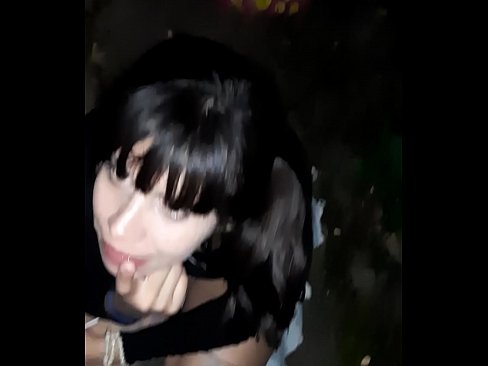❤️ Në rrugë penisi i fryrë në këmbim të karamele Video porno në sq.milfnut-net.ru ❌️
